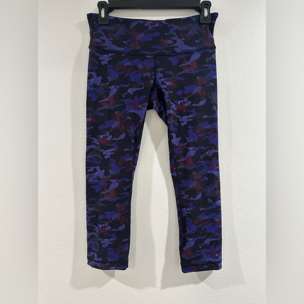 Lululemon athletica high times Hounds Camo Emperor Blue and Black size 6